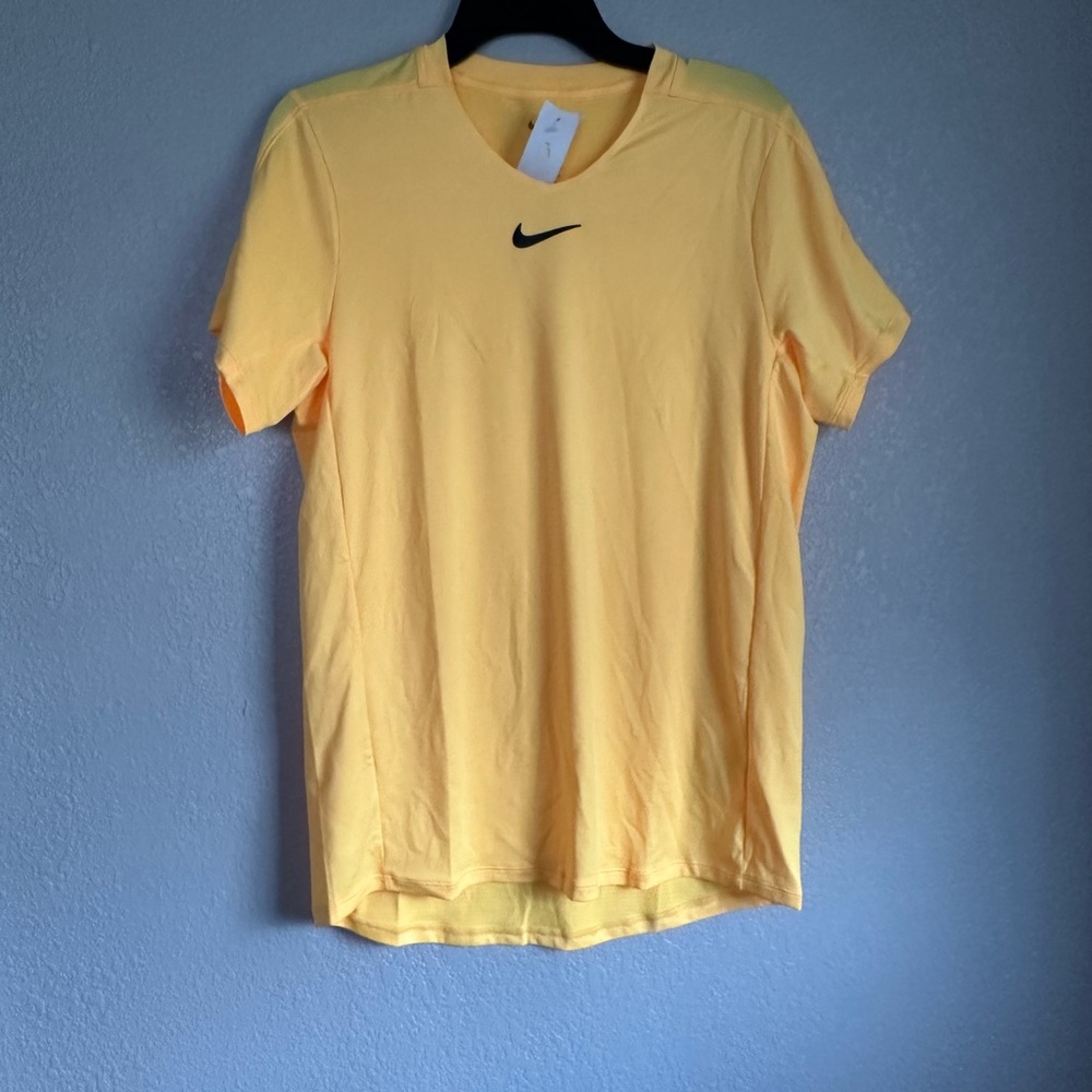 NWT Men’s Nike Dri-Fit Slim Fit V-Neck Lightweight Workout Top